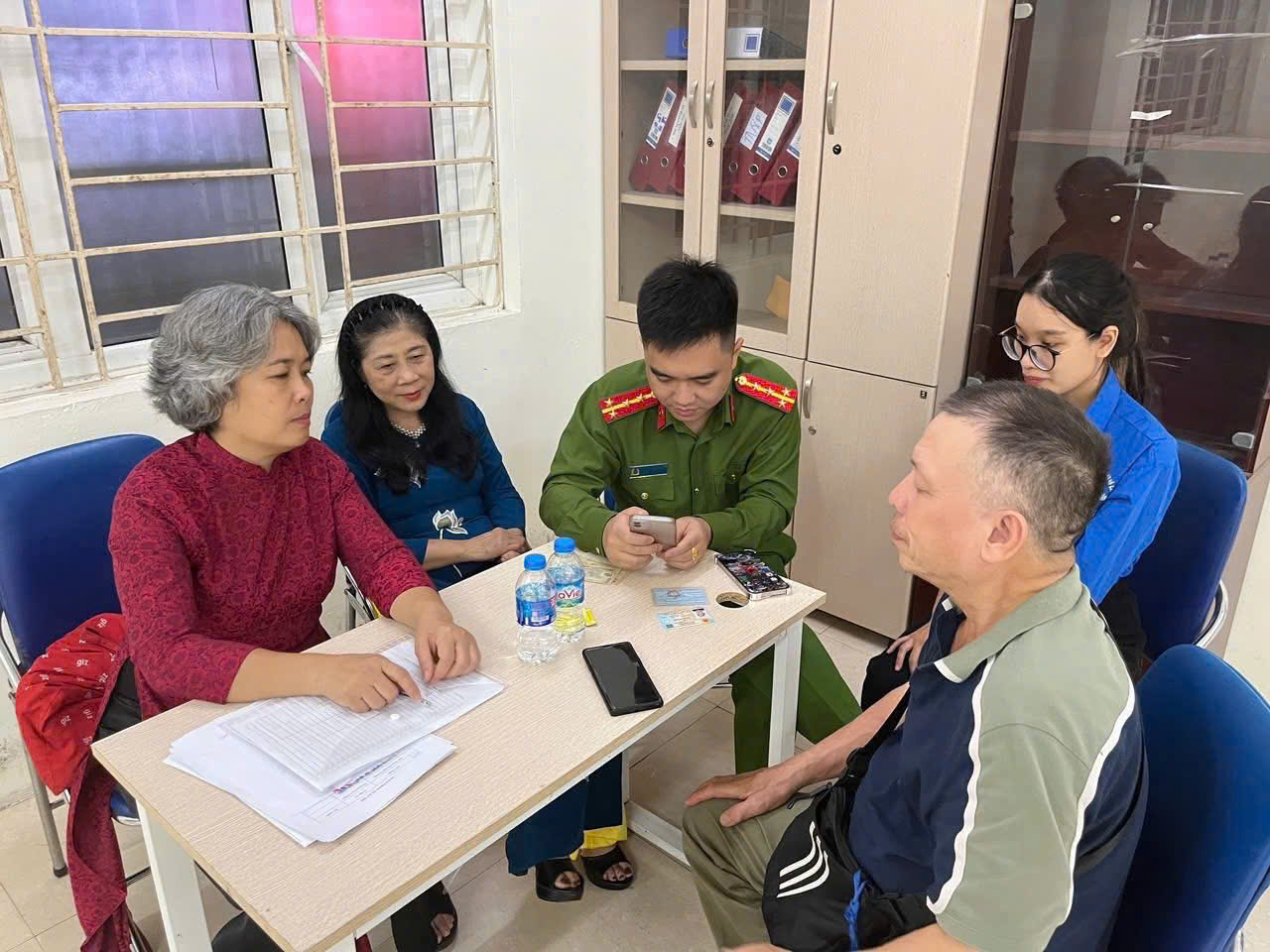 PHƯỜNG GIẢNG VÕ TĂNG CƯỜNG TỔNG RÀ SOÁT, LÀM SẠCH DỮ LIỆU ĐĂNG KÝ PHƯƠNG TIỆN VÀ GIẤY PHÉP LÁI XE- Ảnh 1.