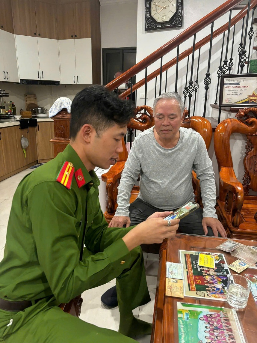 PHƯỜNG GIẢNG VÕ TĂNG CƯỜNG TỔNG RÀ SOÁT, LÀM SẠCH DỮ LIỆU ĐĂNG KÝ PHƯƠNG TIỆN VÀ GIẤY PHÉP LÁI XE- Ảnh 3.