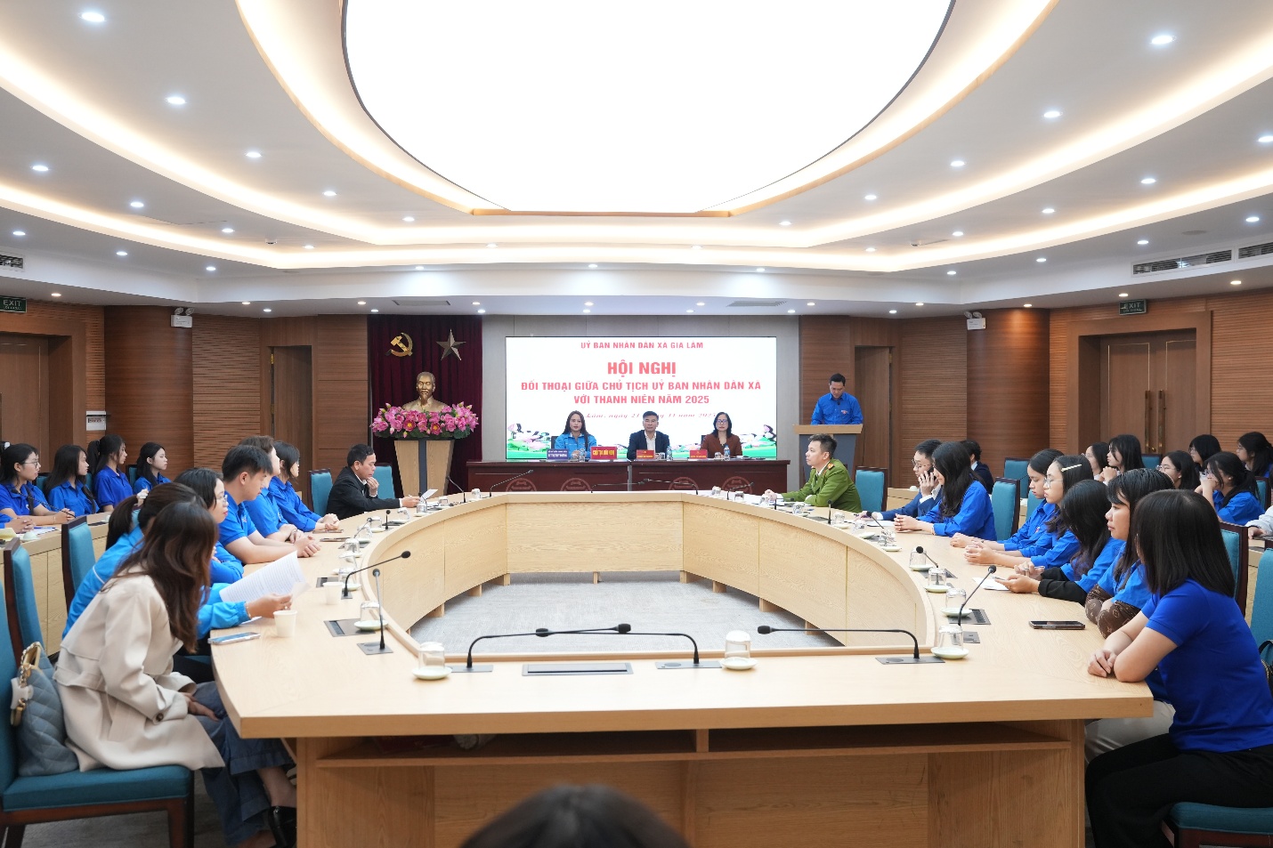 Hội nghị đối thoại giữa Chủ tịch UBND xã Gia Lâm với thanh niên năm 2025- Ảnh 1.