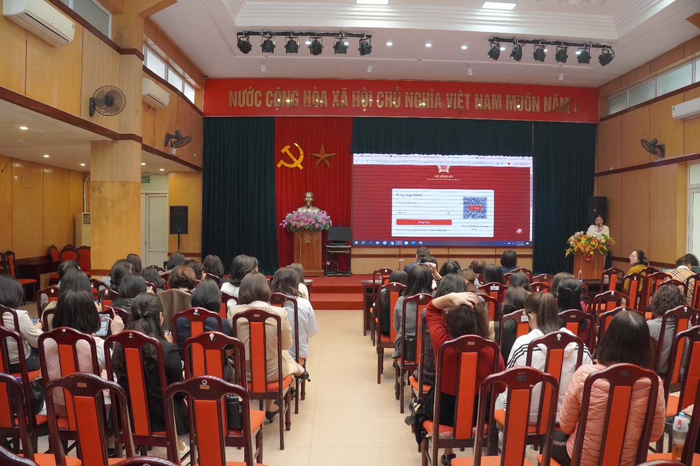 A group of people in a room  AI-generated content may be incorrect.