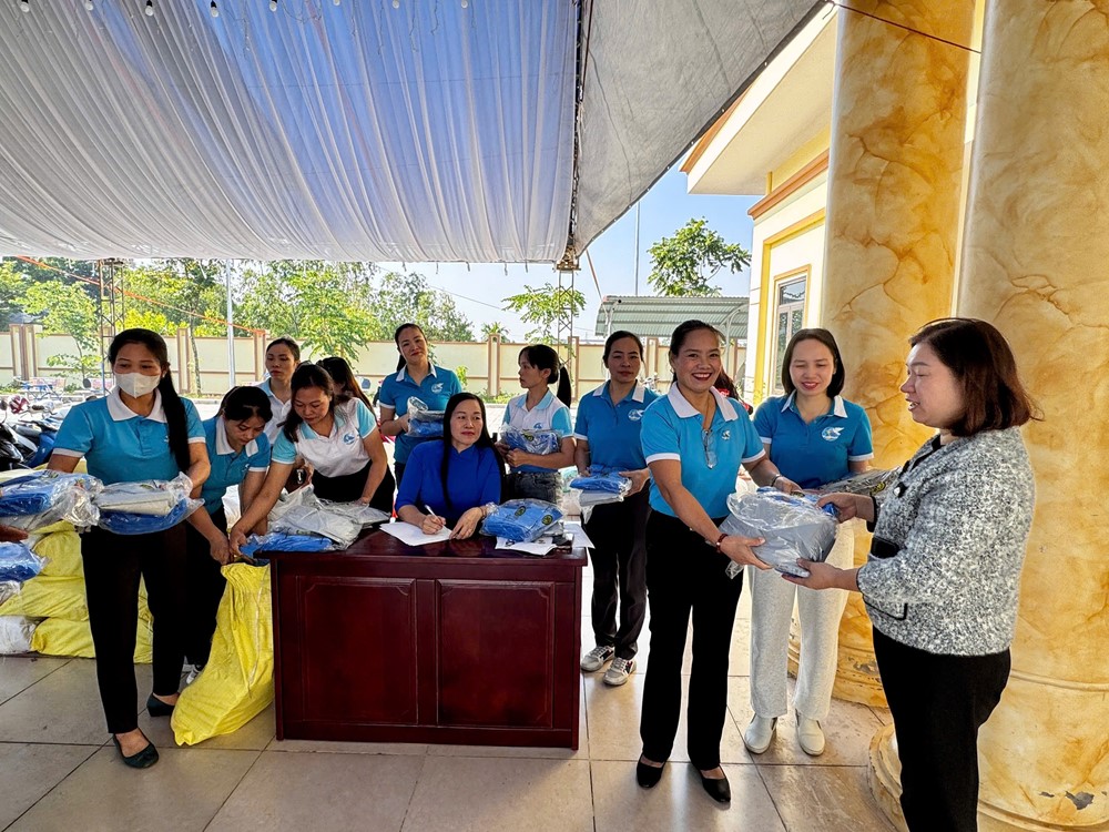 Hội Liên hiệp phụ nữ xã Quang Minh ra mắt mô hình điểm "Chi hội Phụ nữ hành động vì môi trường"- Ảnh 4.