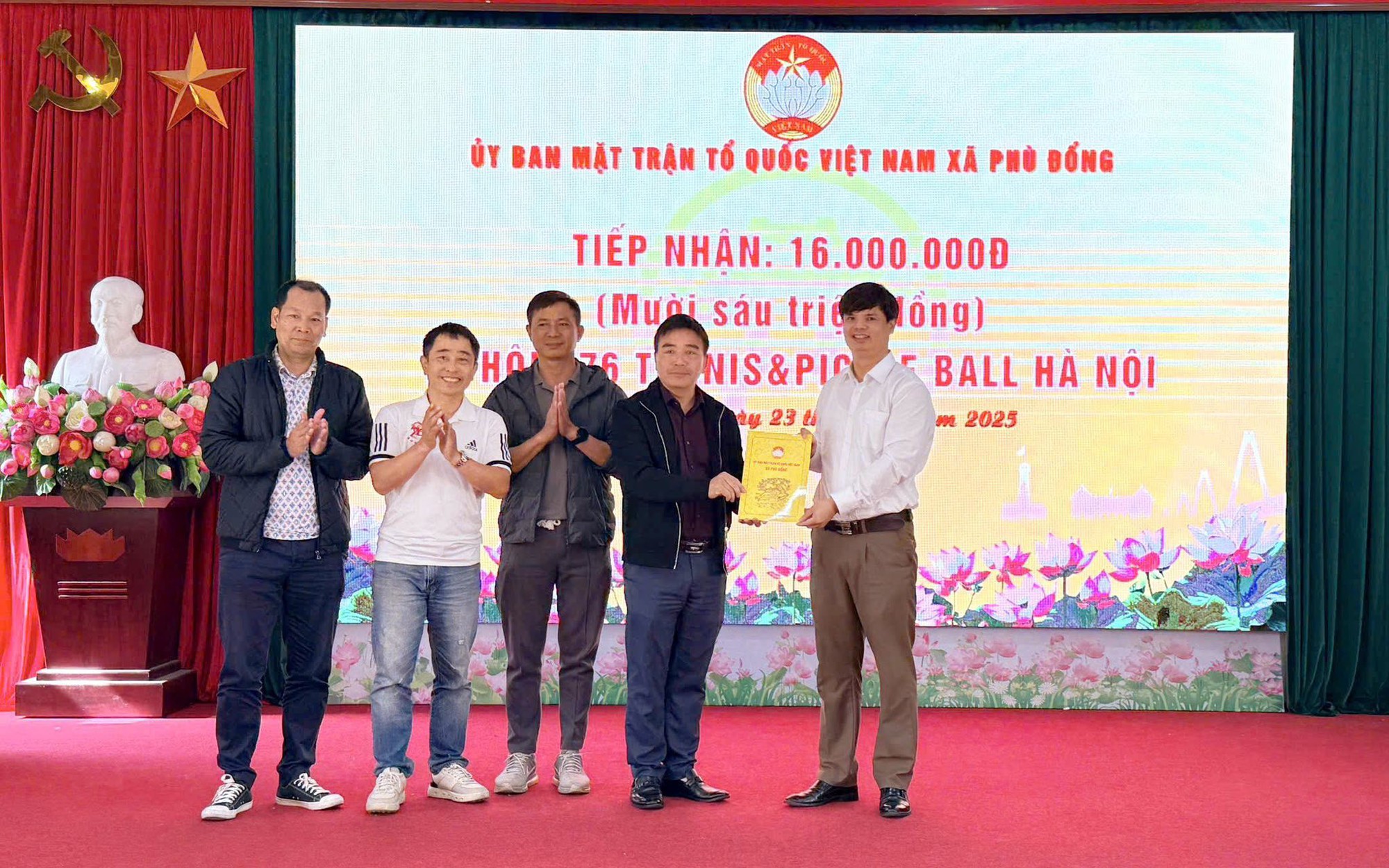 Xã Phù Đổng: Chia sẻ khó khăn với đồng bào bị ảnh hưởng mưa, lũ
