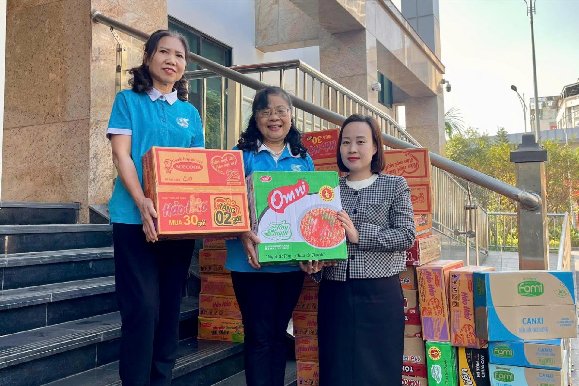 Ba phường ở Hà Nội dồn lực ủng hộ đồng bào gặp thiên tai- Ảnh 1.