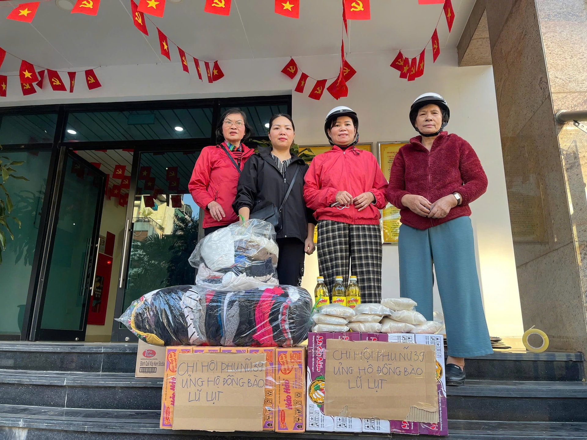 Ba phường ở Hà Nội dồn lực ủng hộ đồng bào gặp thiên tai- Ảnh 2.