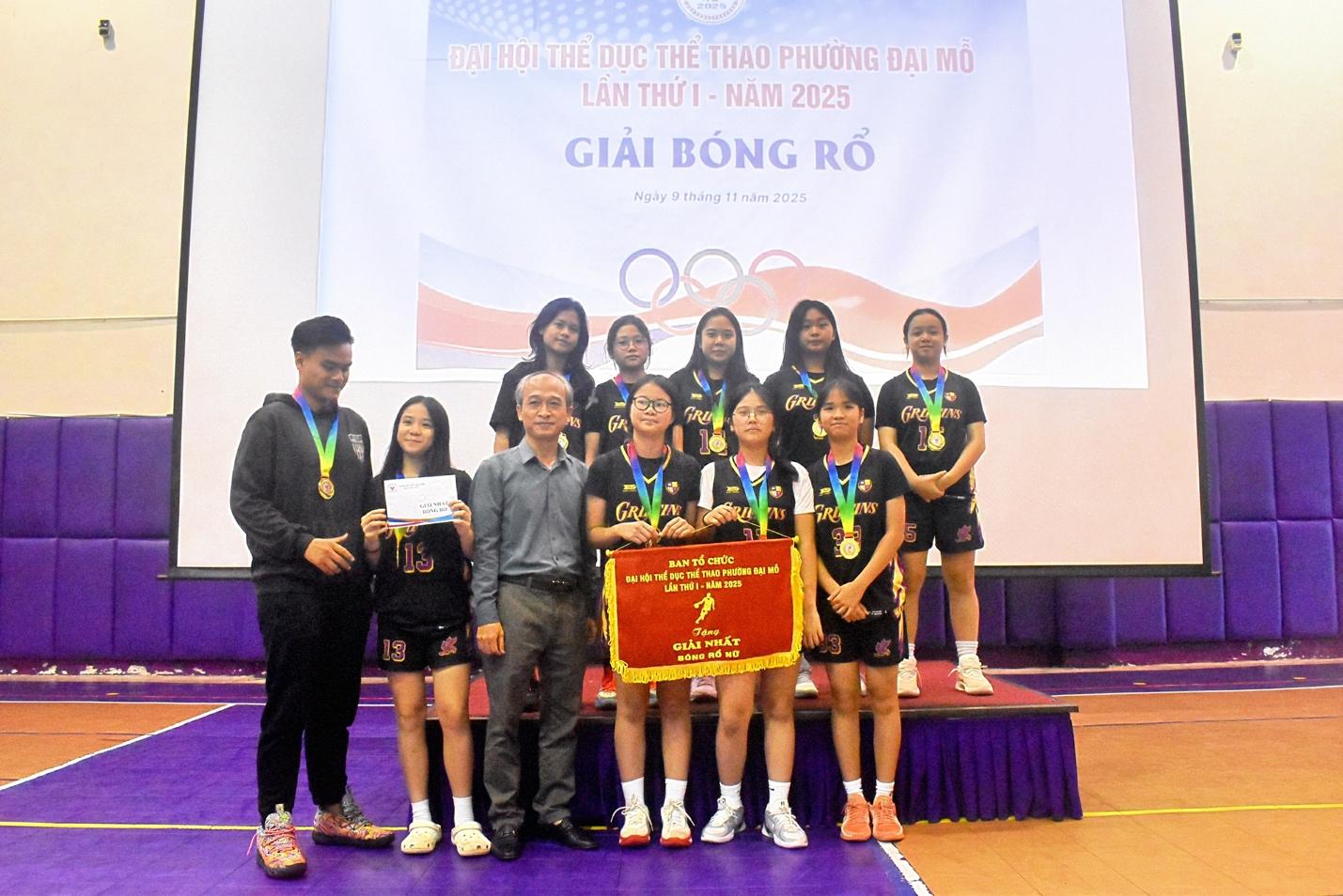 Phường Đại Mỗ tổ chức giải thi đấu bóng rổ trong khuôn khổ Đại hội thể dục thể thao phường lần thứ I năm 2025- Ảnh 4.