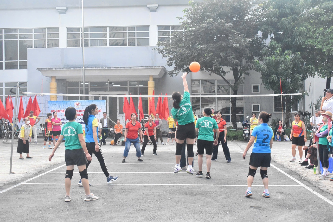 Giải thi đấu các môn Bóng bàn, Cầu lông và Bóng chuyền hơi trong khuôn khổ Đại hội TDTT phường Đại Mỗ lần thứ I năm 2025- Ảnh 3.