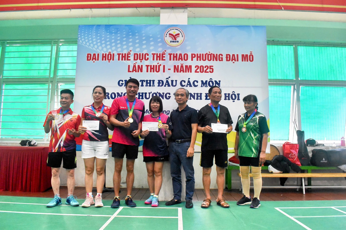 Giải thi đấu các môn Bóng bàn, Cầu lông và Bóng chuyền hơi trong khuôn khổ Đại hội TDTT phường Đại Mỗ lần thứ I năm 2025- Ảnh 4.