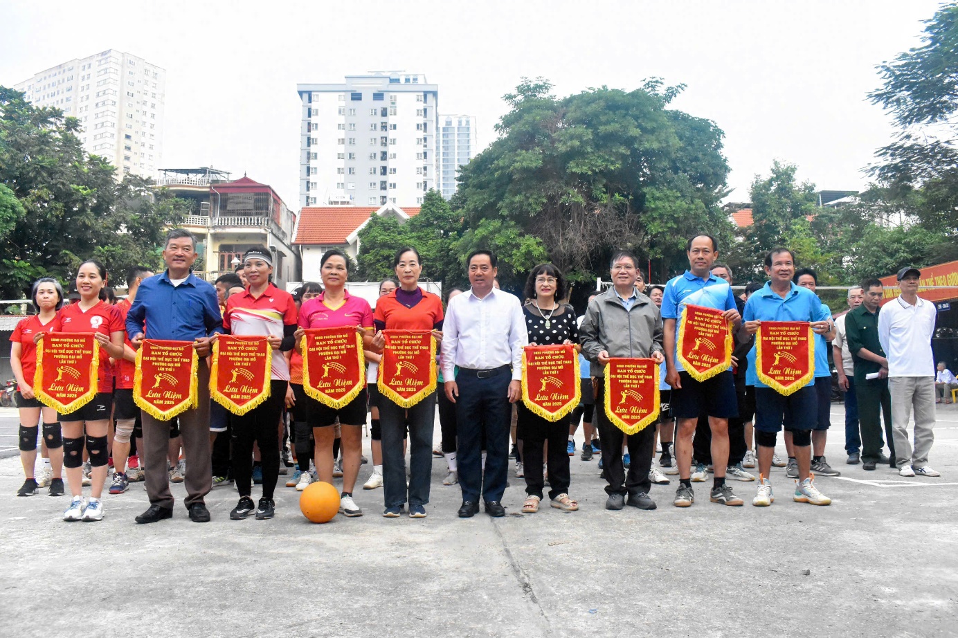 Giải thi đấu các môn Bóng bàn, Cầu lông và Bóng chuyền hơi trong khuôn khổ Đại hội TDTT phường Đại Mỗ lần thứ I năm 2025- Ảnh 5.