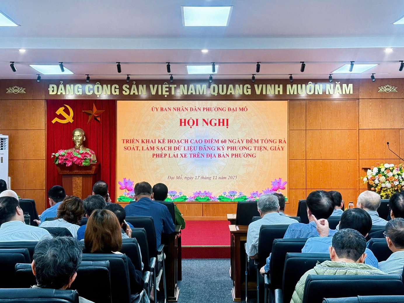 UBND Phường Đại Mỗ triển khai kế hoạch cao điểm 60 ngày đêm tổng ra soát, làm sạch dữ liệu đăng ký phương tiện và giấy phép lái xe- Ảnh 1.