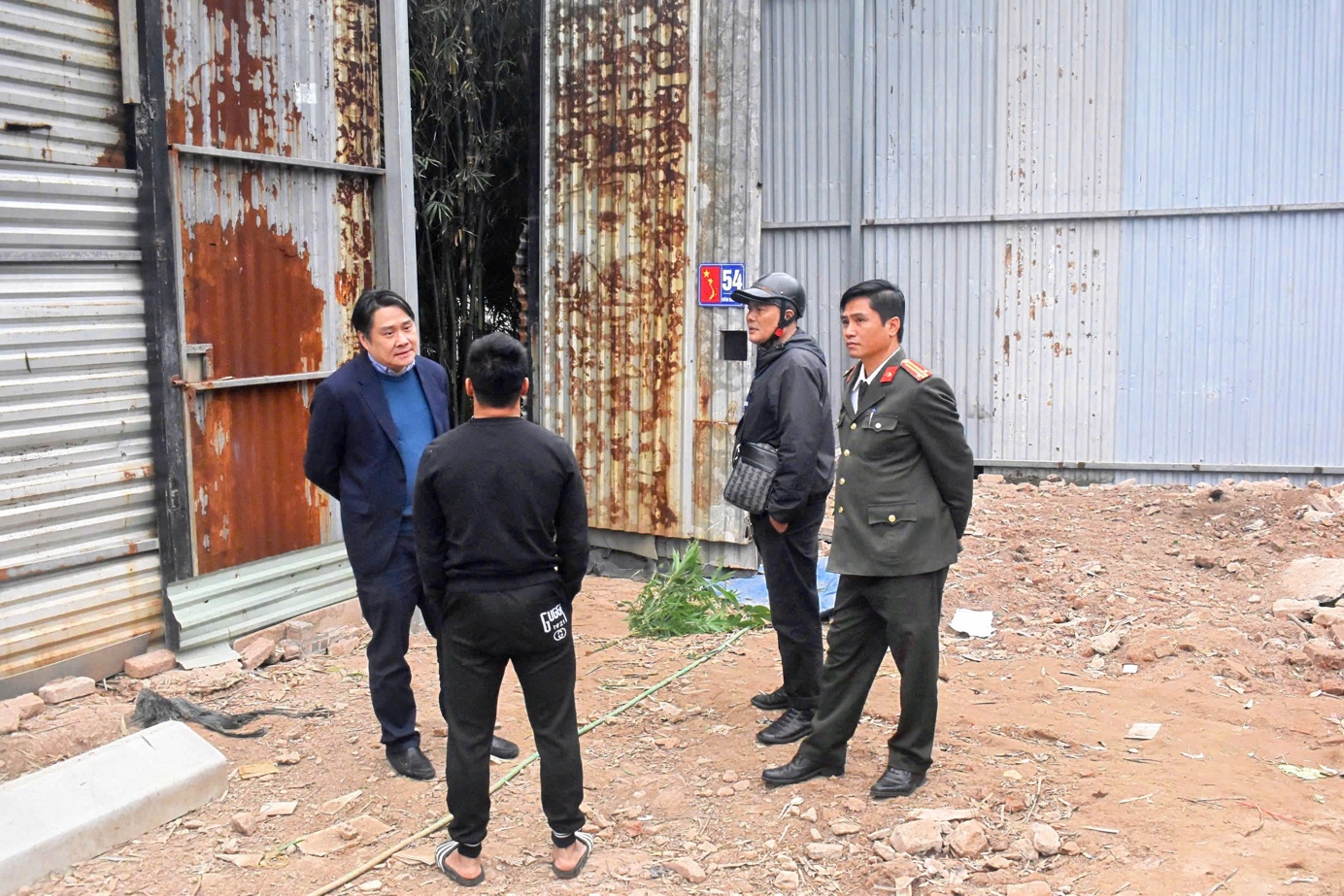 UBND phường Đại Mỗ tổ chức cưỡng chế, khắc phục hậu quả đối với các công trình vi phạm trật tự xây dựng- Ảnh 2.