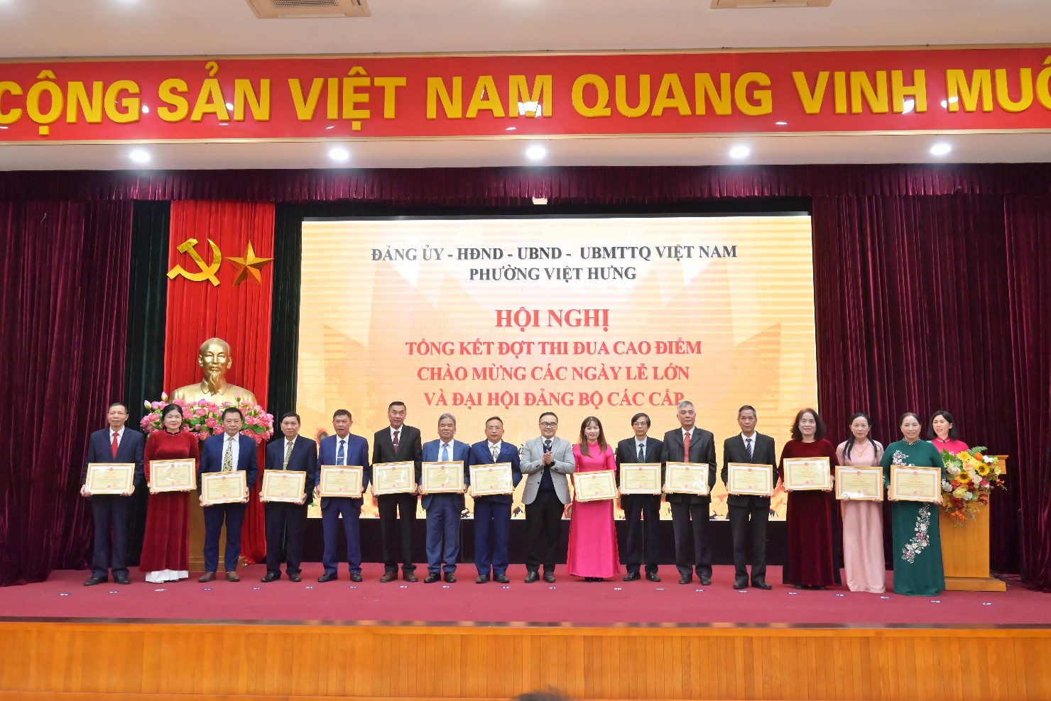 Phường Việt Hưng tổ chức hội nghị tổng kết đợt thi đua cao điểm chào mừng các ngày lễ lớn và Đại hội Đại biểu Đảng bộ các cấp- Ảnh 10.