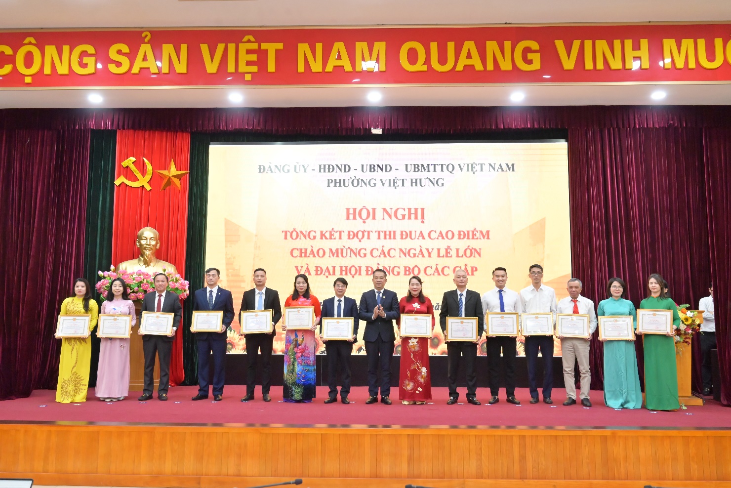 Phường Việt Hưng tổ chức hội nghị tổng kết đợt thi đua cao điểm chào mừng các ngày lễ lớn và Đại hội Đại biểu Đảng bộ các cấp- Ảnh 11.