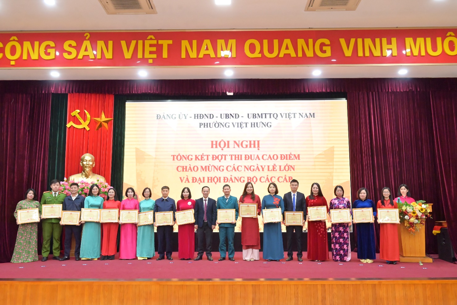 Phường Việt Hưng tổ chức hội nghị tổng kết đợt thi đua cao điểm chào mừng các ngày lễ lớn và Đại hội Đại biểu Đảng bộ các cấp- Ảnh 12.