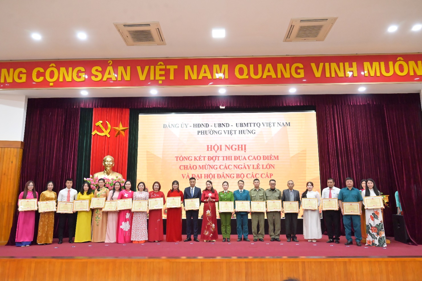 Phường Việt Hưng tổ chức hội nghị tổng kết đợt thi đua cao điểm chào mừng các ngày lễ lớn và Đại hội Đại biểu Đảng bộ các cấp- Ảnh 14.