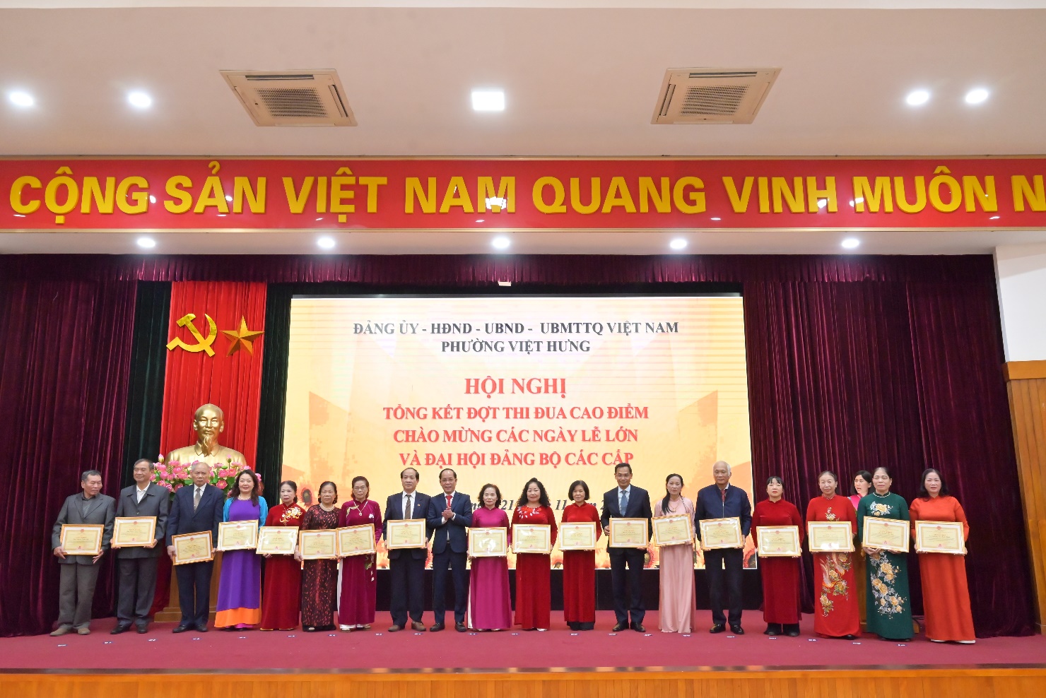 Phường Việt Hưng tổ chức hội nghị tổng kết đợt thi đua cao điểm chào mừng các ngày lễ lớn và Đại hội Đại biểu Đảng bộ các cấp- Ảnh 17.