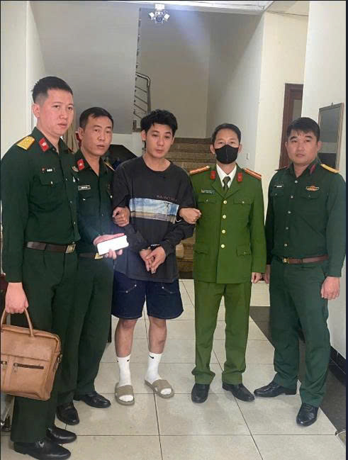 Công an phường Kim Liên bắt giữ đối tượng truy nã- Ảnh 2.