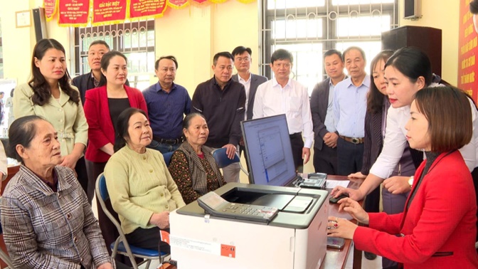 UBND xã Hoài Đức ra mắt mô hình 5 điểm hỗ trợ thực hiện thủ tục hành chính trực tuyến- Ảnh 8.