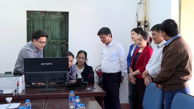 UBND xã Hoài Đức ra mắt mô hình 5 điểm hỗ trợ thực hiện thủ tục hành chính trực tuyến- Ảnh 11.