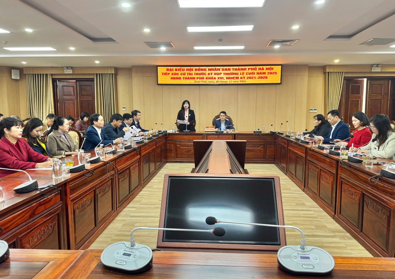 Đại biểu HĐND thành phố Hà Nội - Tổ đại biểu số 24, tiếp xúc cử tri trước kỳ họp thường lệ cuối năm 2025- Ảnh 1.