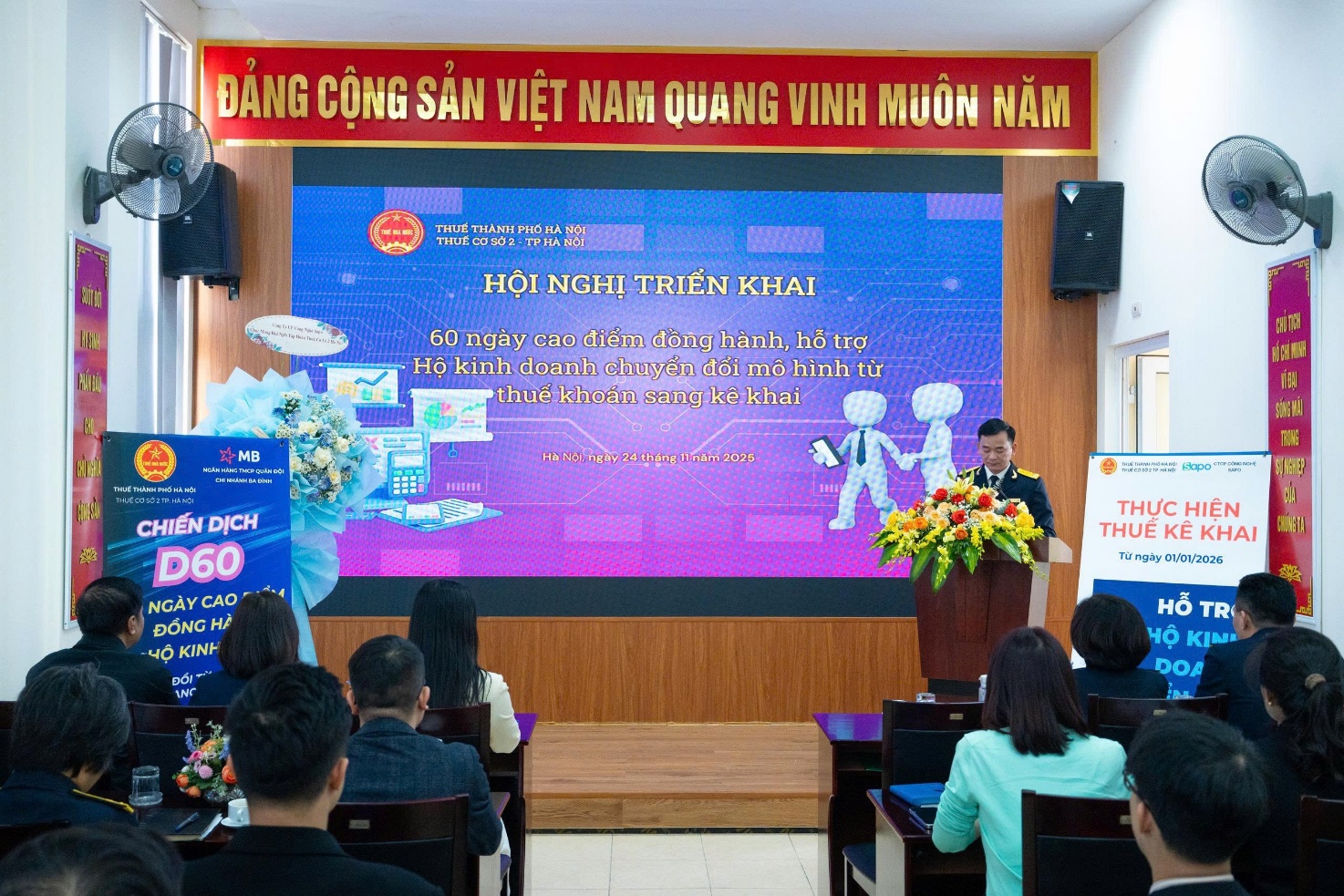 Thuế cơ sở 2 TP Hà Nội: tiếp sức - quyết tâm đồng hành cùng các hộ kinh doanh thực hiện “60 ngày cao điểm” chuyển đổi thuế khoán sang  kê khai- Ảnh 1.