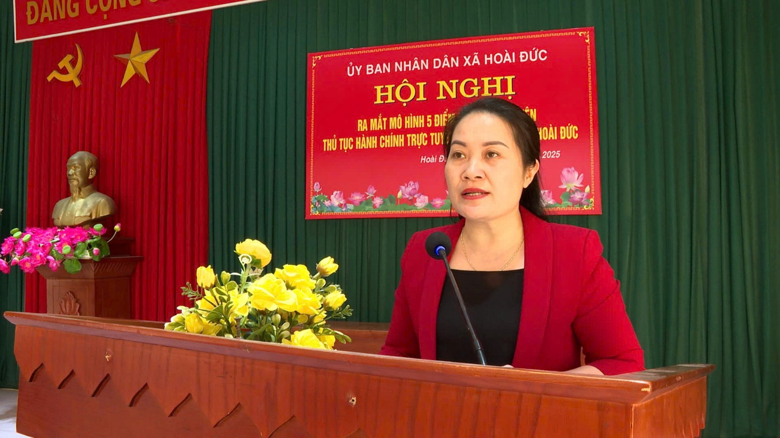 UBND xã Hoài Đức ra mắt mô hình 5 điểm hỗ trợ thực hiện thủ tục hành chính trực tuyến- Ảnh 2.