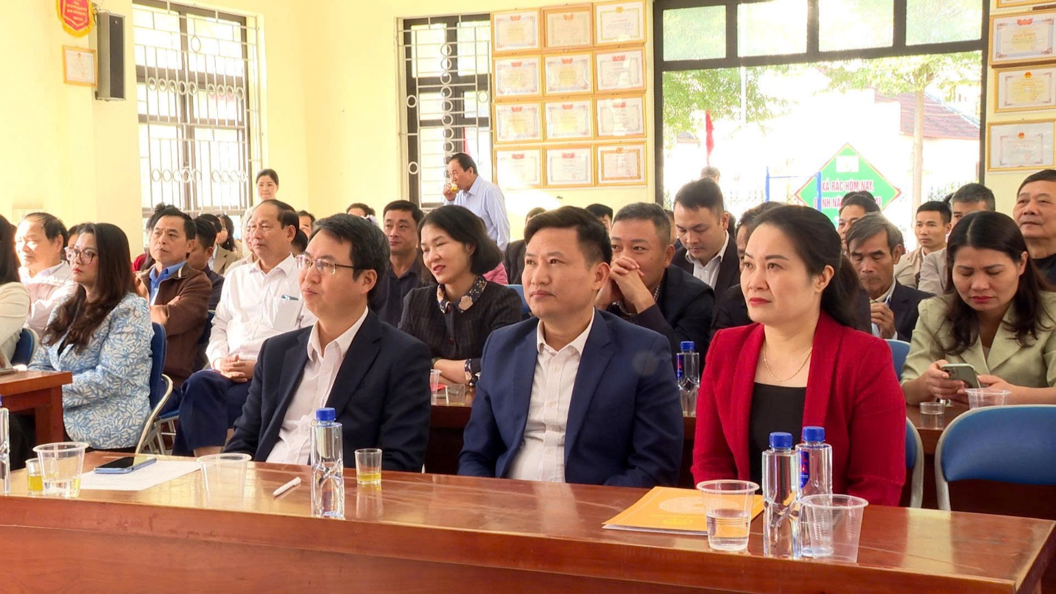 UBND xã Hoài Đức ra mắt mô hình 5 điểm hỗ trợ thực hiện thủ tục hành chính trực tuyến- Ảnh 3.