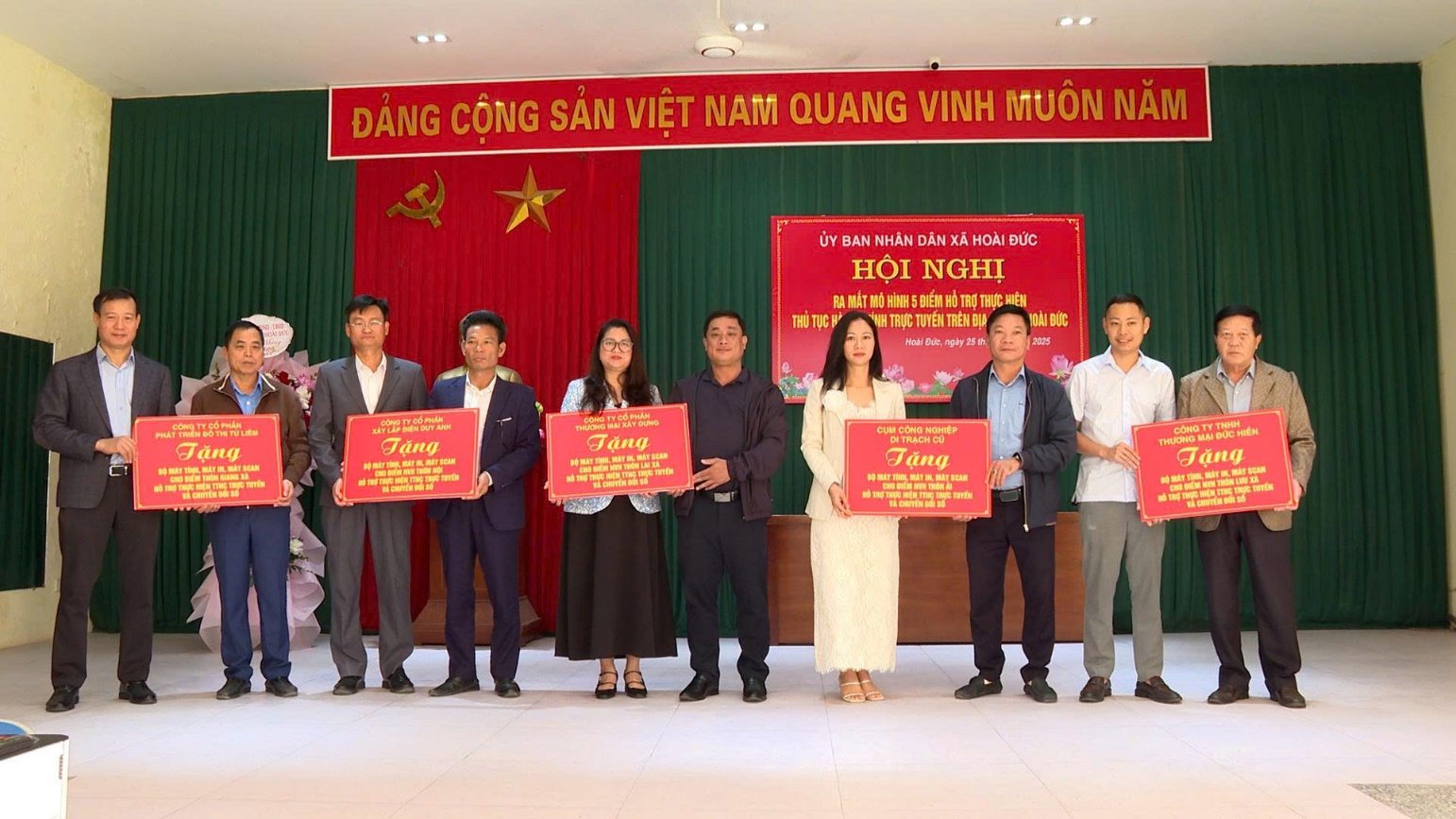 UBND xã Hoài Đức ra mắt mô hình 5 điểm hỗ trợ thực hiện thủ tục hành chính trực tuyến- Ảnh 12.