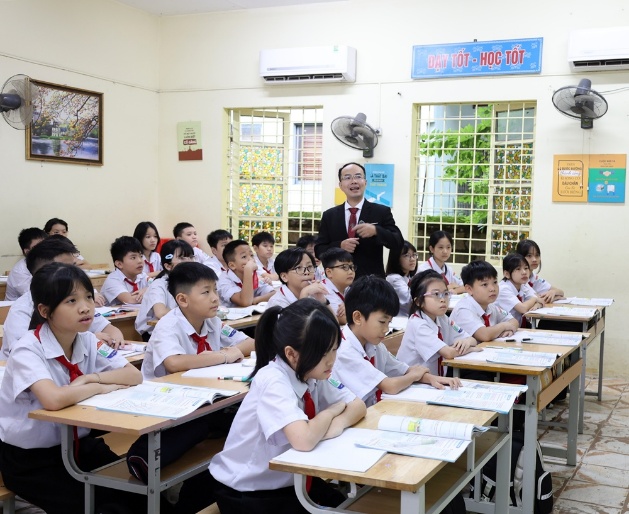 Thầy giáo Hà Minh Tiến – giáo viên trường THCS Bê Tông đổi mới phương pháp, nâng cao chất lượng dạy và học- Ảnh 1.