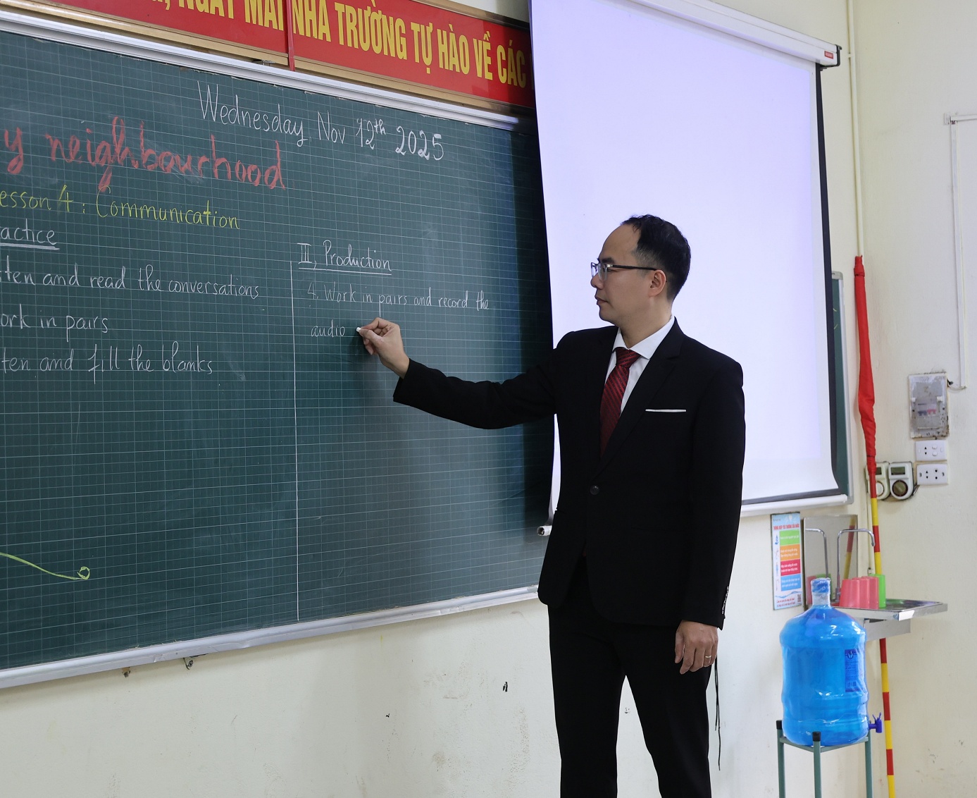 Thầy giáo Hà Minh Tiến – giáo viên trường THCS Bê Tông đổi mới phương pháp, nâng cao chất lượng dạy và học- Ảnh 2.