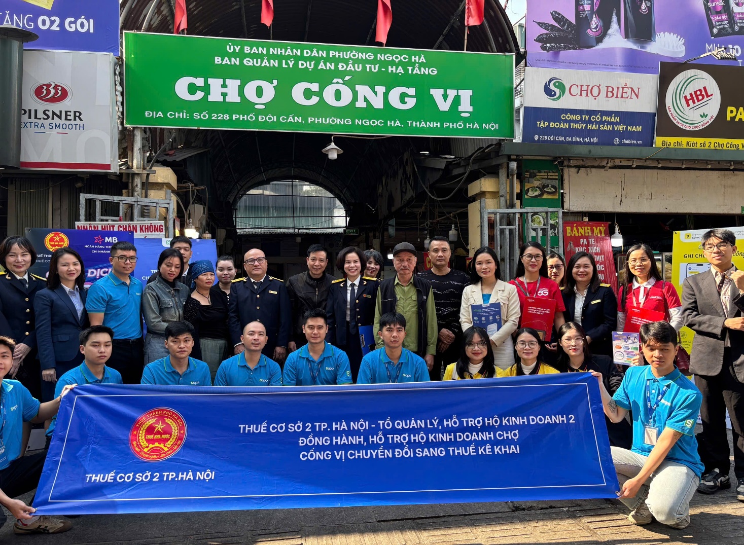 Thuế cơ sở 2 TP Hà Nội tiếp sức - quyết tâm đồng hành cùng các hộ kinh doanh thực hiện “60 ngày cao điểm” chuyển đổi thuế khoán sang kê khai- Ảnh 3.