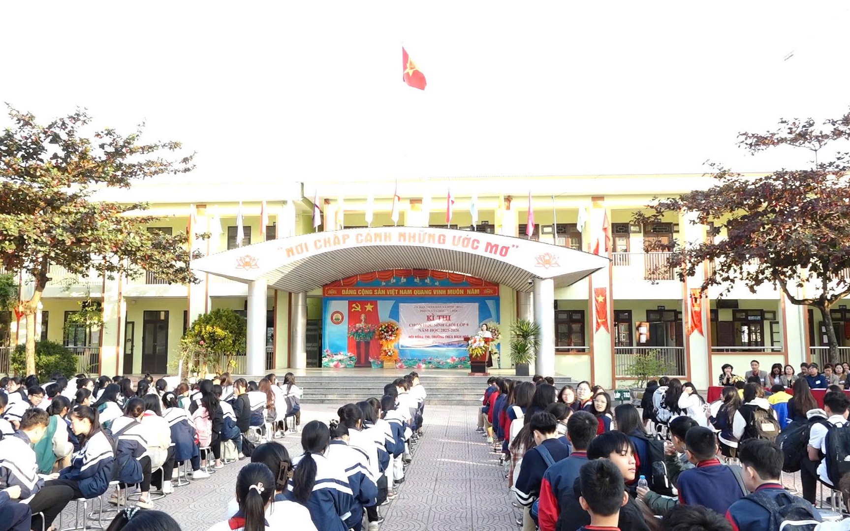 Ảnh chụp quang cảnh Khai mạc Kì thi HSG lớp 9