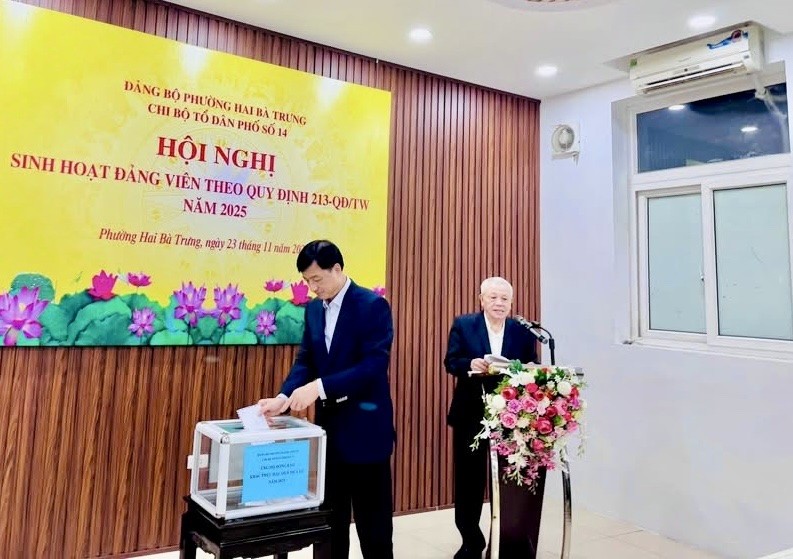 Tổ dân phố số 14 phường Hai Bà Trưng sinh hoạt đảng viên 2 chiều và ủng hộ đồng bào vùng lũ- Ảnh 2.