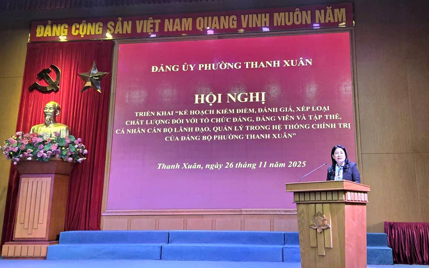 Phó Bí thư Thường trực Đảng ủy phường Trần Thị Thu Hà phát biểu chỉ đạo tại hội nghị