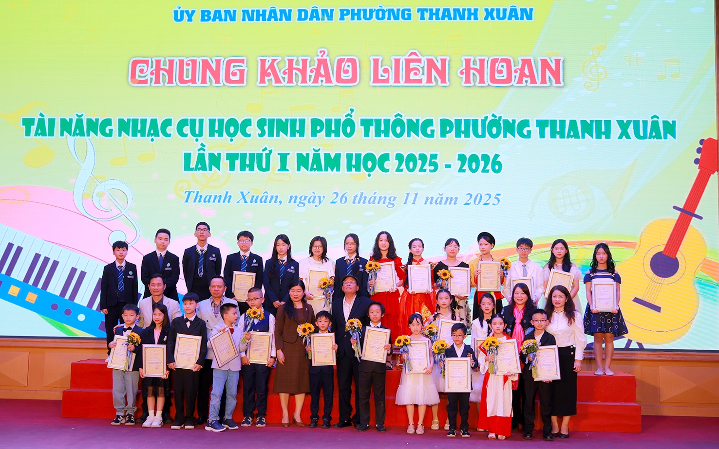 Ban tổ chức, Ban giám khảo và các thí sinh dự thi