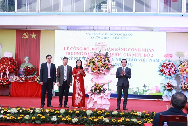 Trường THPT Hoài Đức C tổ chức đón nhận bằng công nhận trường đạt chuẩn quốc gia mức độ 2- Ảnh 2.