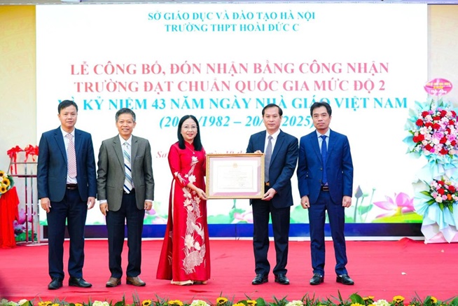 Trường THPT Hoài Đức C tổ chức đón nhận bằng công nhận trường đạt chuẩn quốc gia mức độ 2- Ảnh 7.