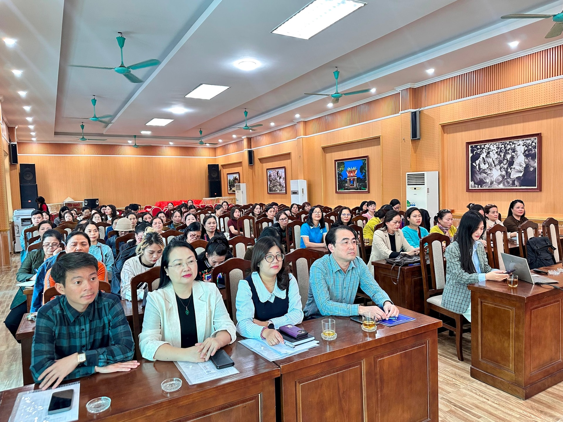 Xã Đại Thanh: Hơn 200 hộ kinh doanh được tập huấn bán hàng online- Ảnh 1.