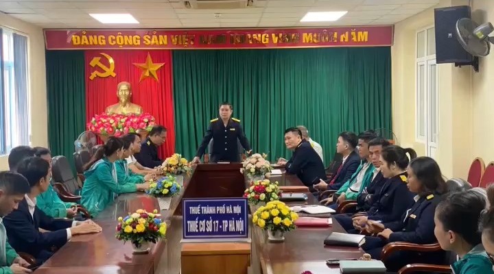 A group of people sitting at a table  Description automatically generated