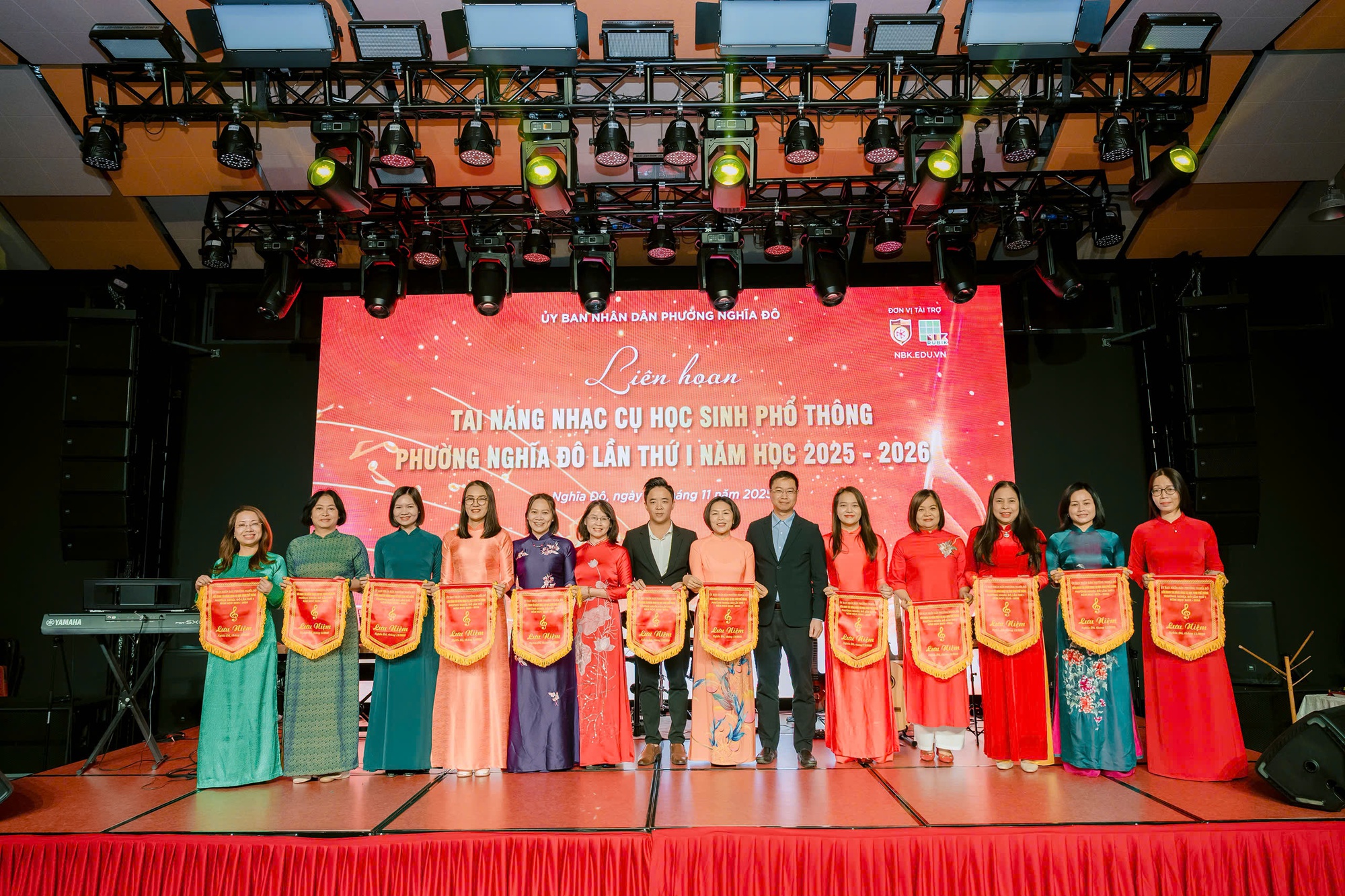 Liên hoan tài năng nhạc cụ học sinh phổ thông phường Nghĩa Đô lần thứ nhất- Ảnh 1.