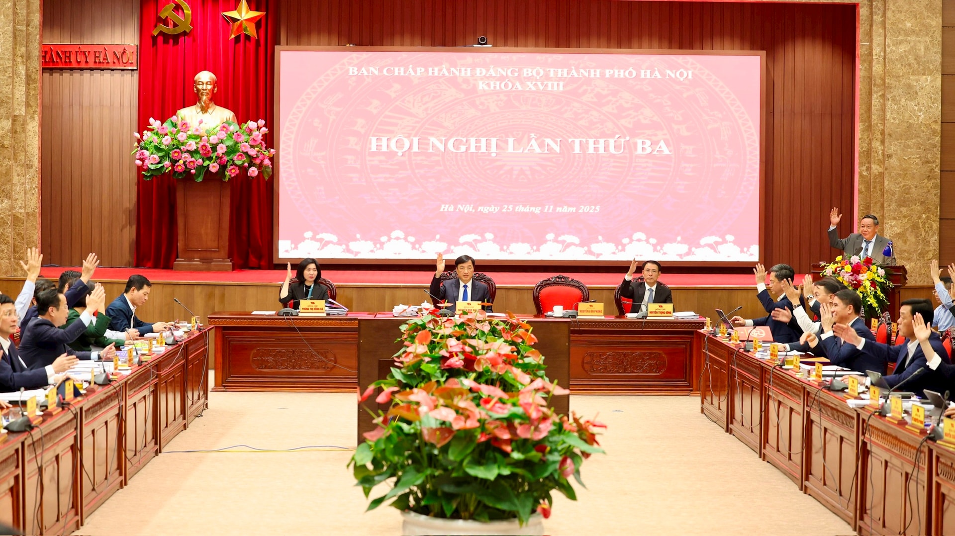 Bí thư Thành ủy Hà Nội Nguyễn Duy Ngọc: Sẵn sàng tâm thế phục vụ nhân dân, kiến tạo phát triển- Ảnh 5.