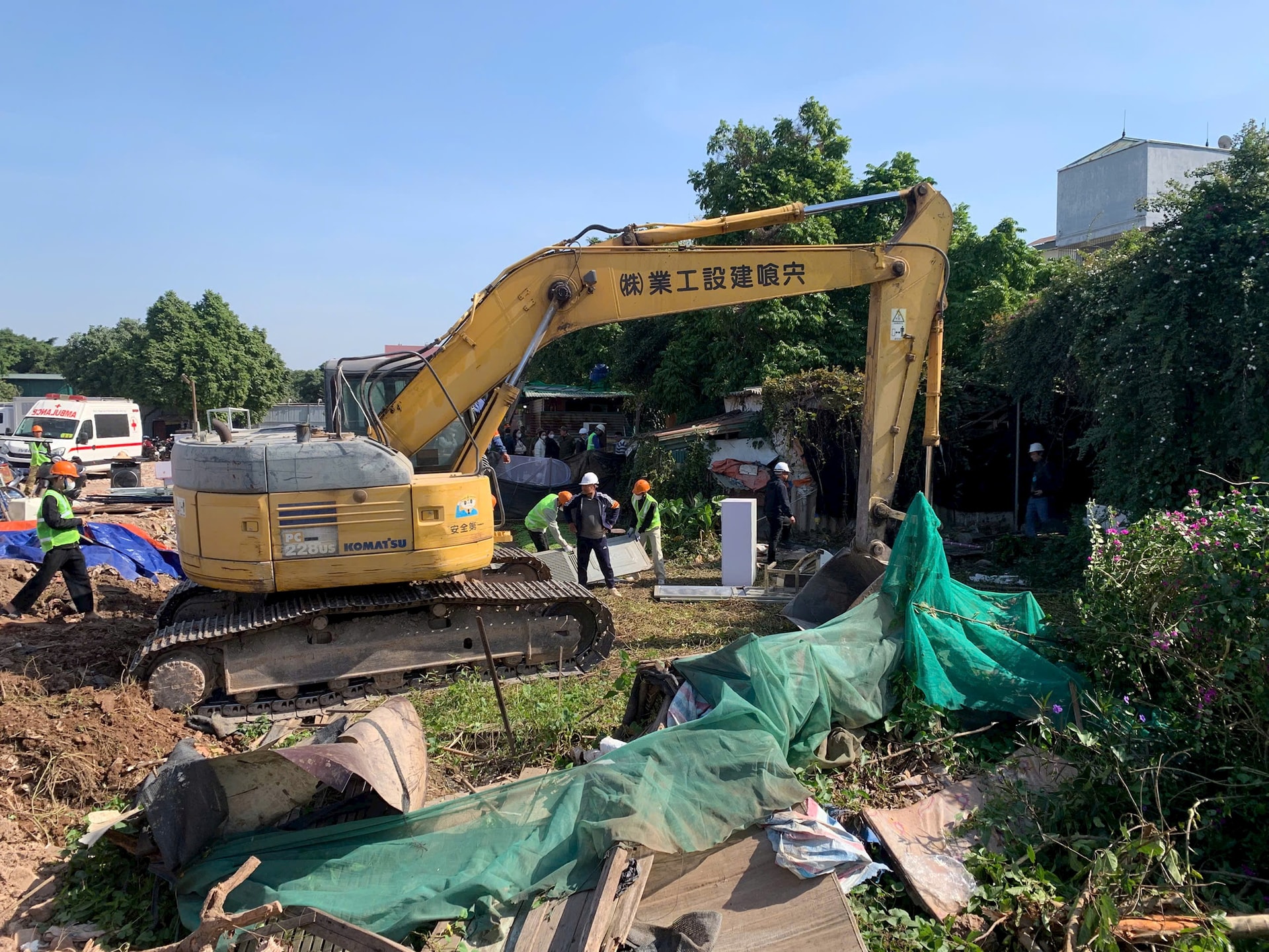 Phường Khương Đình cưỡng chế bàn giao mặt bằng dự án nhà tang lễ Thanh Xuân- Ảnh 2.