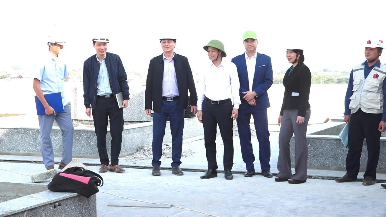 ĐỒNG CHÍ NGUYỄN THỊ NAM – PHÓ BÍ THƯ ĐẢNG UỶ, CHỦ TỊCH UBND XÃ QUẢNG OAI – KIỂM TRA TIẾN ĐỘ THI CÔNG CÁC CÔNG TRÌNH TRỌNG ĐIỂM TRÊN ĐỊA BÀN- Ảnh 2.