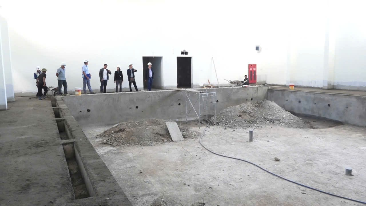 ĐỒNG CHÍ NGUYỄN THỊ NAM – PHÓ BÍ THƯ ĐẢNG UỶ, CHỦ TỊCH UBND XÃ QUẢNG OAI – KIỂM TRA TIẾN ĐỘ THI CÔNG CÁC CÔNG TRÌNH TRỌNG ĐIỂM TRÊN ĐỊA BÀN- Ảnh 4.