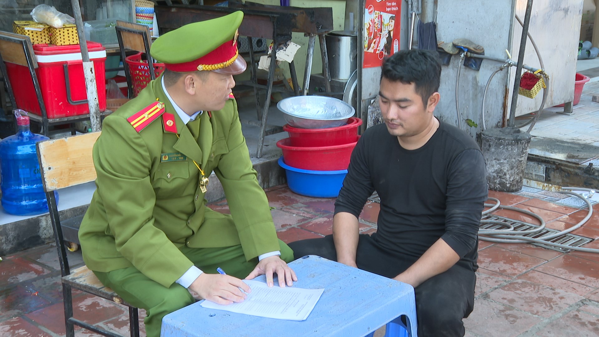 Xã Vĩnh Thanh ra quân xử lý vi phạm trật tự văn minh đô thị, hành lang an toàn giao thông và vệ sinh môi trường trên địa bàn xã- Ảnh 6.