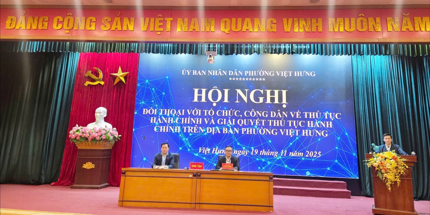 Phường Việt Hưng tổ chức Hội nghị Đối thoại với người dân, doanh nghiệp về thủ tục hành chính và giải quyết thủ tục hành chính: Quyết tâm chuyển đổi số, "Không hồ sơ quá hạn"- Ảnh 1.