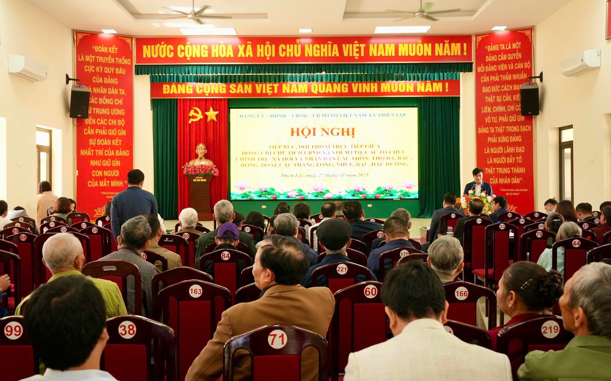 Hội nghị tiếp xúc, đối thoại trực tiếp giữa đồng chí Chủ tịch UBND xã với MTTQ, các tổ chức chính trị - xã hội và nhân dân các thôn: Thọ Đa, Bắc, Đông, Đoài, Cầu Thăng Long, Nhuế, Bầu và Hậu Dưỡng