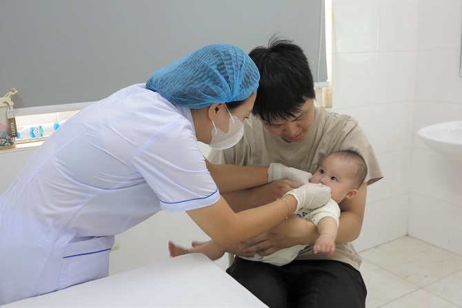 Gần 340.000 trẻ sẽ được uống Vitamin A trong chiến dịch đợt 2- Ảnh 1.