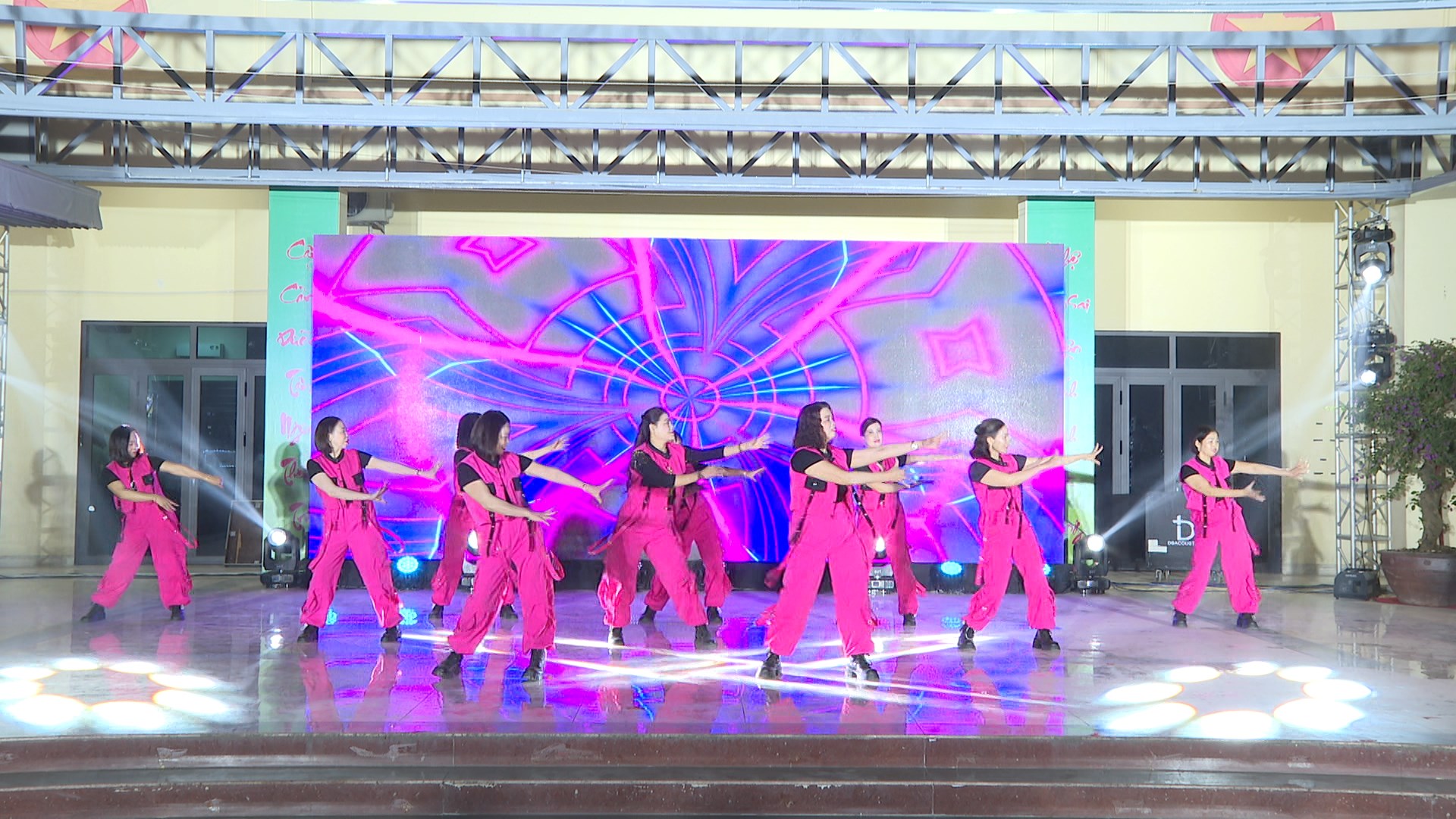 Xã Vĩnh Thanh tổ chức Chương trình Giao lưu các Câu lạc bộ Zumba năm 2025- Ảnh 7.