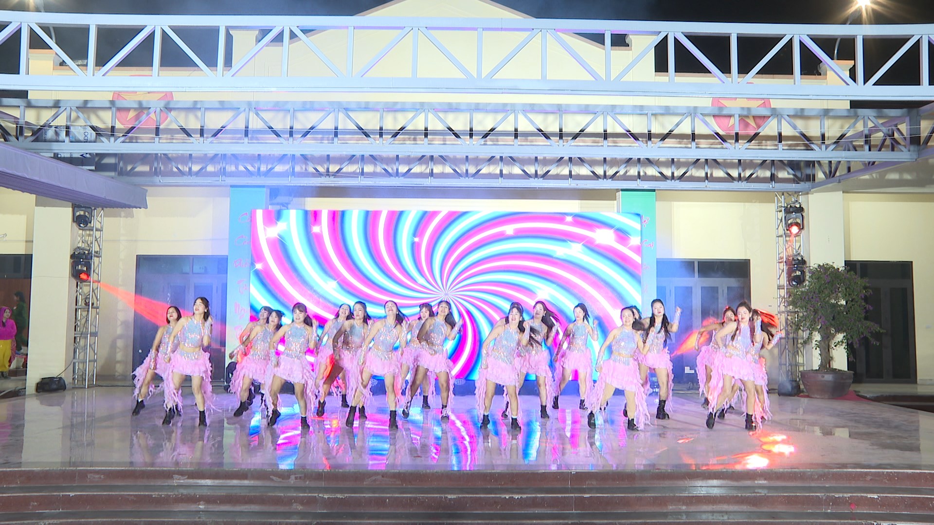 Xã Vĩnh Thanh tổ chức Chương trình Giao lưu các Câu lạc bộ Zumba năm 2025- Ảnh 8.