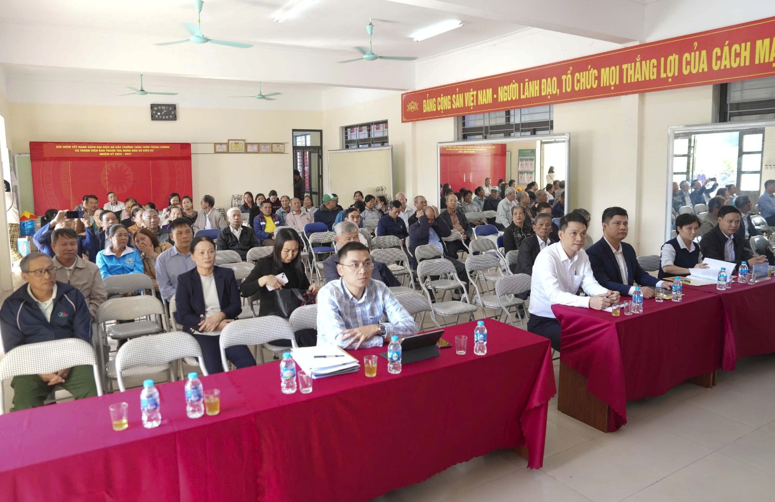 Tổ đại biểu số 2 và số 4 tiếp tục tiếp xúc cử tri tại các đơn vị bầu cử- Ảnh 4.